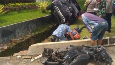 Ditabrak Expander, Suprapto Dan Motornya Masuk ke Dalam Got di Mijen Semarang