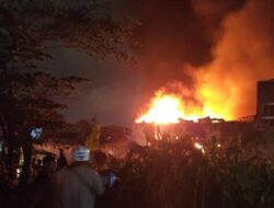 Gudang Tiner di Semarang Terbakar, 1 Orang Dilarikan ke RS