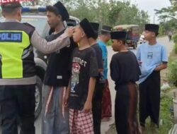Ikhlas Menolong, Polsek Kragan Rembang Beri Tumpangan Kepada Santri