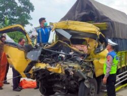 Truk Diesel Seruduk Truk Gandeng di Tol Batang – Semarang, Satu Warga Demak Tewas di Lokasi