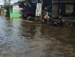 Jalan Alternatif Demak-Semarang di Kalisari Banjir, Banyak Motor Mogok