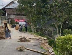 Jalan Penghubung Desa Sidomukti-Duren di Bandungan Semarang Longsor Sedalam 7 Meter, Akses Terputus