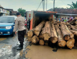 Jalan Rusak di Tlogowungu Pati Sering Sebabkan Kecelakaan
