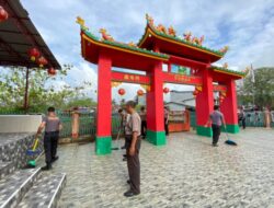 Jelang Imlek, Polres Kayong Utara Kalbar Bhakti Sosial Bersihkan Kelenteng