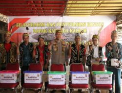 Kapolda Kalbar bersilaturahmi kepada para Tokoh dan Warga Rumah Adat Betang Bali Gundi