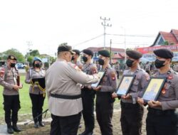 Kapolres Kapuas Hulu Pimpin Upacara PTDH 5 Personil Polres Kapuas Hulu
