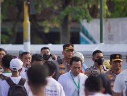 Kapolri Jalan Sehat Porseni NU yang dibuka oleh Presiden Joko Widodo di Solo