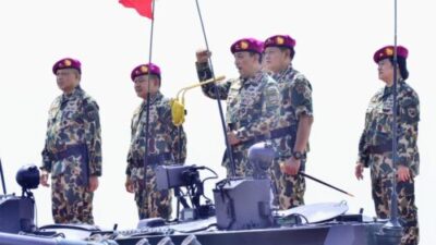 Kapolri Terima Penyematkan Jadi Warga Kehormatan Marinir dari Panglima TNI