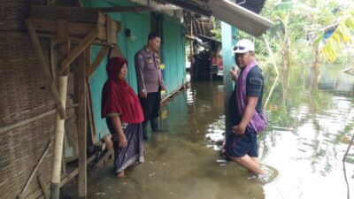 Kapolsek Guntur bersama Bhabinkamtibmas Desa Temuroso Cek Warga Yang Terdampak Banjir