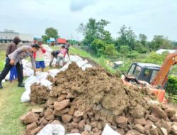 Kapolsek Kebonagung Bersama Anggota cek tanggul longsor