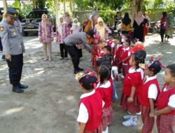 Kapolsek Sale Rembang Berdendang bersama Polisi Sahabat Anak di Mapolsek Sale