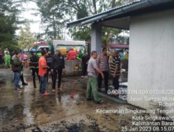 Kapolsek Singkawang Tengah dan Personel Datangi TKP Kebakaran Rumah Warga di Kelurahan Roban