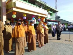 Kasat Binmas Polres Singkawang Menjadi Pembina Upacara Hari Senin Di SMPN 7 Singkawang