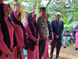 Kompol Indra Hartono Bersama Anggota Polsek Gunungpati Dan Bhayangkari Lelayu Ny. Luluk Lusiana Utari Istri Aipda Ari Sudaryanto