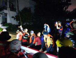 Kota Semarang Diterjang Banjir Bandang, Polda Jateng dan SAR Gabungan Lakukan Evakuasi