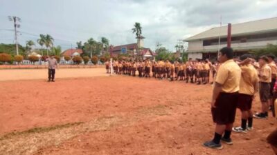 Latihan Perdana Pramuka SMPS Karya Budi, Personil Polres Kapuas Hulu Kalbar Berikan Materi