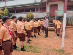 Latihan Perdana Pramuka SMPS Karya Budi, Polres Kapuas Hulu Kalbar Berikan Materi