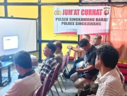 Masyarakat menyampaikan Curhat dalam Acara Jum’at Curhat Polsek Singkawang Barat Polres Singkawang