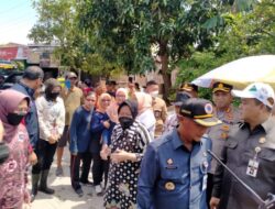 Dengan Dikawal Polisi, Menteri Sosial Risma Kunjungi Lokasi Banjir di Kabupaten Pati