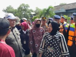Menteri Sosial Kunjungi Lokasi Banjir di Kabupaten Pati:, Kirim Logistik, Santunan dan Cek Dapur Umum