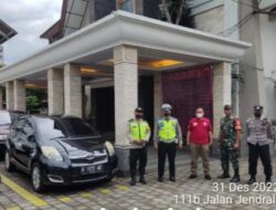 Anggota Polsek Tingkir Amankan Kegiatan Ibadah Tutup Tahun Di Gereja