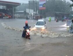 Pengusaha Truk Bisa Rugi Rp50 Juta per Kendaraan Gegara Banjir di Semarang