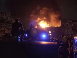 Api Masih Berkobar di Gudang Tiner Semarang, 1 Orang Dilarikan ke RS
