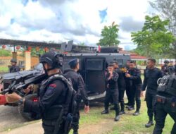 Personel Satbrimob Polda Kalimantan Barat Latihan Pengamanan VVIP