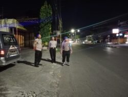 Personil Polsek Gayamsari melaksanakan Blue Light Patrol (BLP) malam