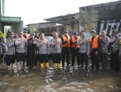Polda Jateng Dirikan Posko Kesehatan dan Dapur Lapangan, Bantu Korban Banjir di Kota Semarang