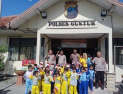 Polisi Sahabat Anak, Mapolsek Guntur Memperkenalkan Tugas Kepolisian Kepada Anak Sejak Dini