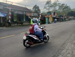 Polres Banjarnegara Hadir Lakukan Pengamanan Lalulintas Pagi Hari Jaga Kamseltibcarlantas