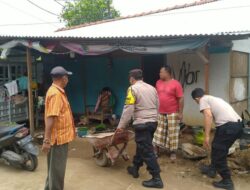 Polsek Dempet Sinergi Babinsa Bantu Masyarakat Bangun Rumah