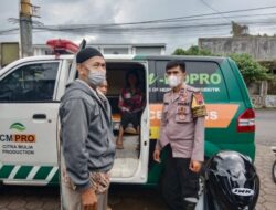 Polsek Purwokerto Selatan Banyumas Evakuasi Warga yang Tergeletak Karena Sakit