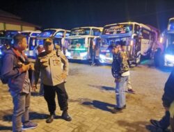 Polsek Wonosalam Giat Pengamanan Pemberangkatan 750 Santri Ke Solo