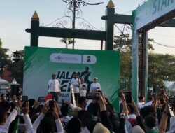 Presiden Jokowi Ikut Jalan Sehat Harlah NU di Solo Bersama Ibu Negara dan Jan Ethes