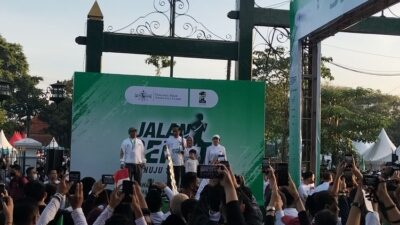 Presiden Jokowi Ikut Jalan Sehat Harlah NU di Solo Bersama Ibu Negara dan Jan Ethes