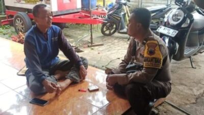 Sambangi Ketua RW 1 Kalisegoro Bhabinkamtibmas Aipda Tri Zulfriyatno Berikan Pesan Kamtibmas