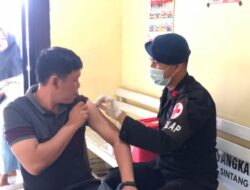 Sat Brimob Kalbar Bantu Pemerintah Pusat Untuk Vaksinasi Keplosok Provinsi Kalimanta Barat