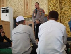 Shalat Jum’at di Masjid Raya Mujahidin Pontianak, Kapolresta Pontianak Memperkenalkan diri
