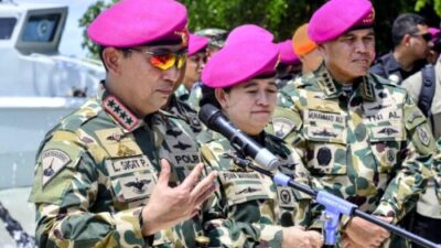 Sinergitas TNI-Polri, Kapolri Terima Penyematkan Jadi Warga Kehormatan Marinir dari Panglima TNI