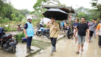 Tinjau Lokasi Banjir, Taj Yasin: Seribu Sak Limbah Batubara Dikirim Dari Jepara Untuk Talud Darurat