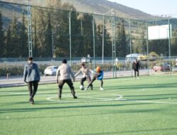 Ajak Anak-anak Bermain Bola, Polri Bantu Pulihkan Trauma Korban Gempa Turki