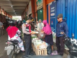 Anggota Samapta Berikan Imbauan Pedagang Buah Untuk Selalu Waspada Kejahatan