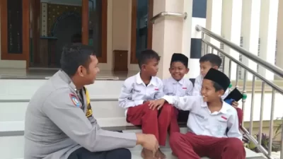 Beri Himbauan Dan Penyuluhan, Bhabinkamtibmas Sambangi SDN 02 Pongangan