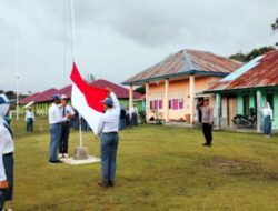 Beri Motivasi Siswa Kapolsek Enggano Jadi Pembina Upacara Sekolah