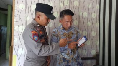 Mempermudah Pelayanan Masyarakat, Bhabinkamtibmas Polsek Karangtengah Sosialisasi Aplikasi Polri Super App