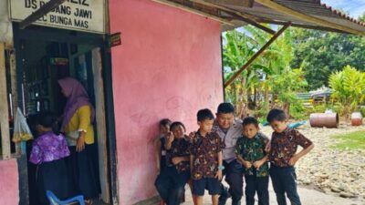 Polsek Manna Polda Bengkulu sambang ke Paud Desa Padang Jawi Bengkulu Selatan