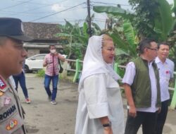 Bripka Rohadi Amankan Kunjungan Walikota Semarang di Bantaran Sungai Sadang Kelurahan Jabungan