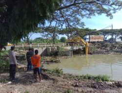 Cegah Luapan Air Sungai, Kapolsek Gajah Pantau Pembersihan Sampah